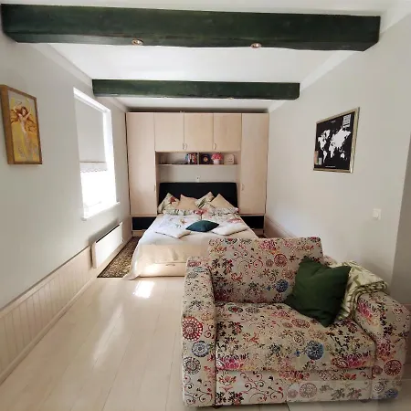 Arte Apartment